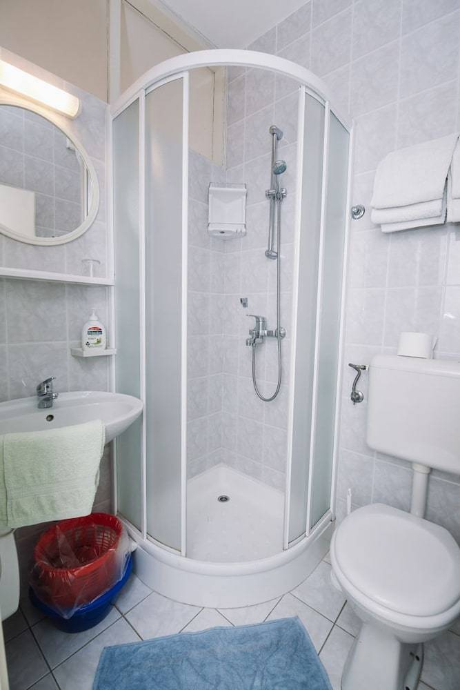 Hostal Apartments & Rooms Peranic