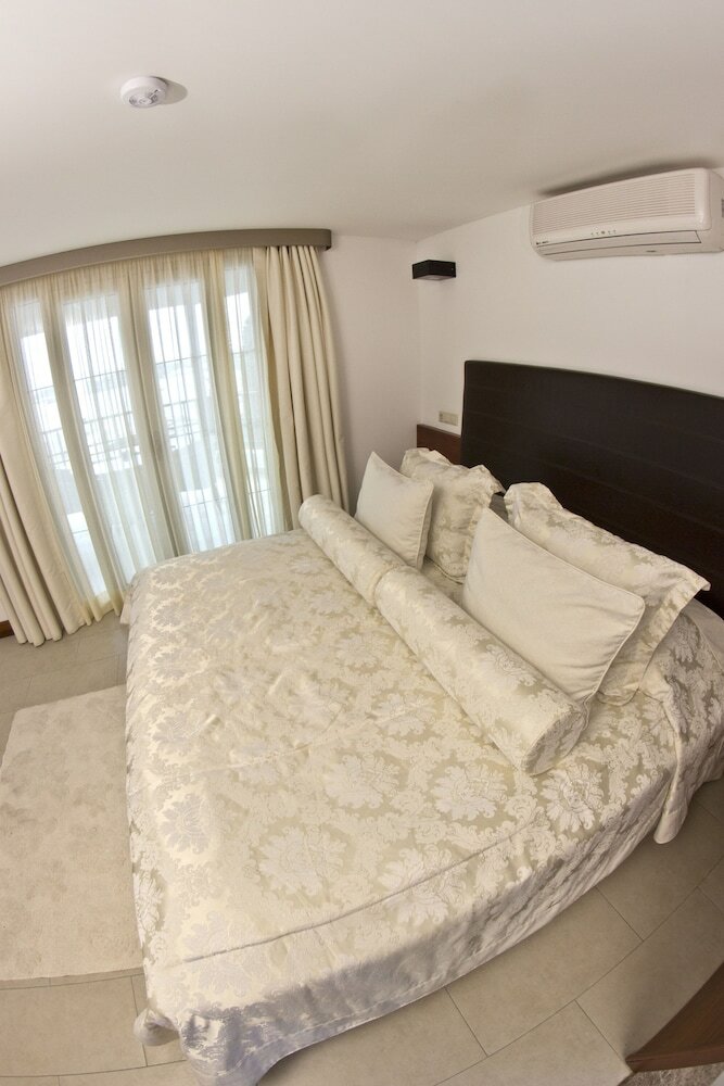 Hotel Manastir And Suites