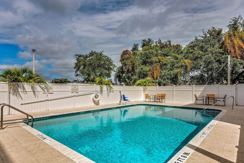 Hotel Holiday Inn Express & Suites Lantana