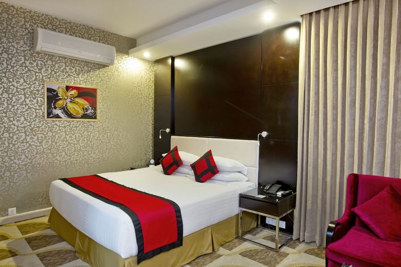 Innotel Luxury Business Hotel