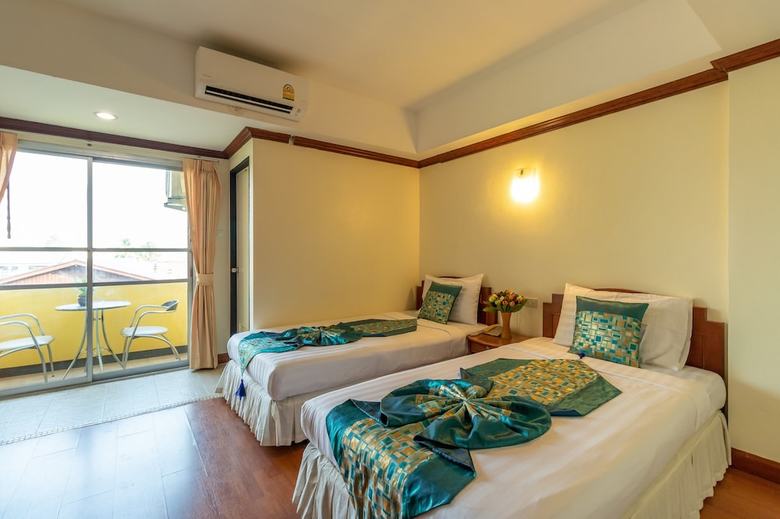 Chomsin Hua Hin Hotel