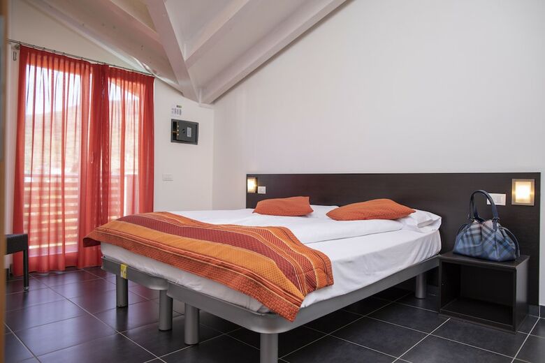 Residencia 4limoni Apartment Resort
