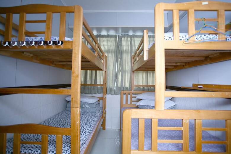 Hostal H.k Commercial Inn - Hostel