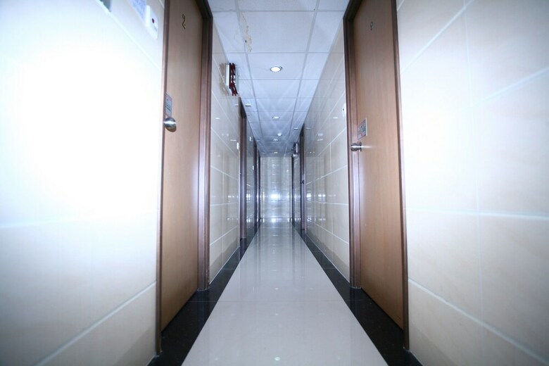 Hostal H.k Commercial Inn - Hostel