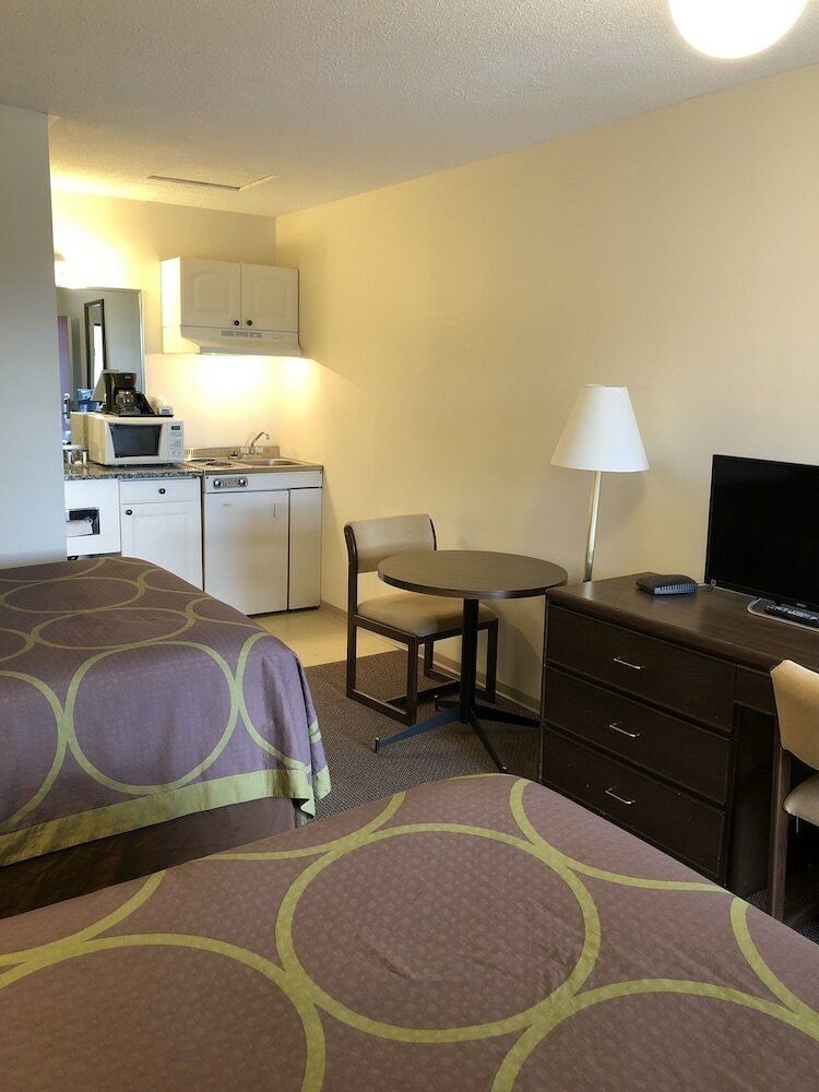 Motel Super 8 By Wyndham Kamloops East