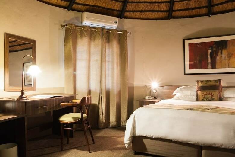 Shangri-la Country Hotel
