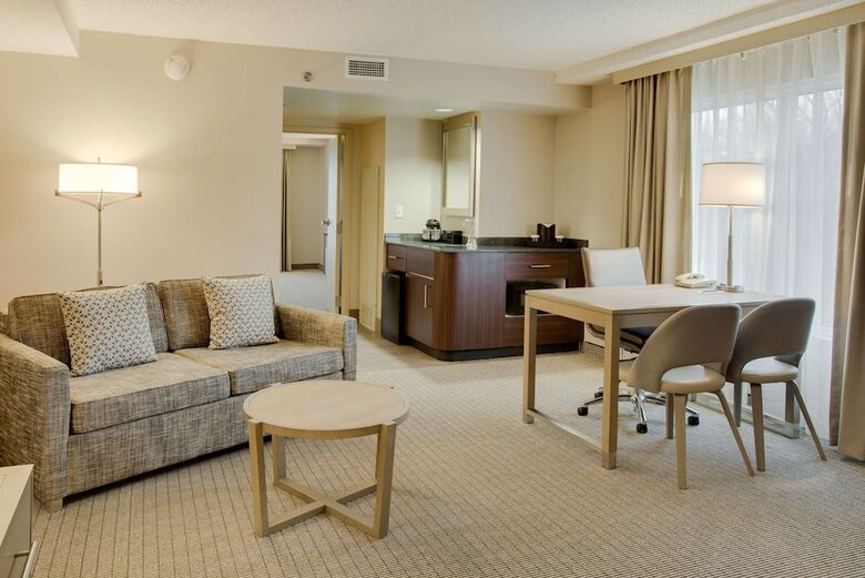 Hotel Embassy Suites Cleveland Rockside