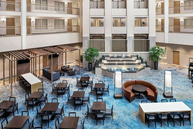 Hotel Embassy Suites Cleveland Rockside