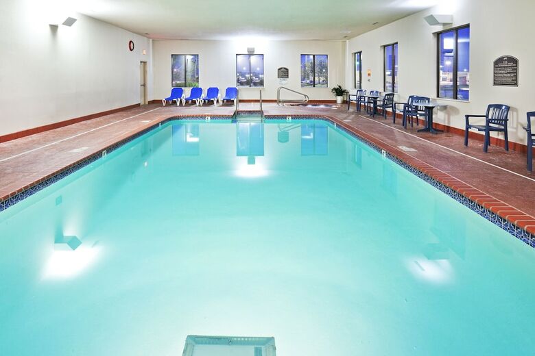Hotel Holiday Inn Express & Suites Midwest