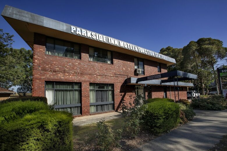 Parkside Inn Motel