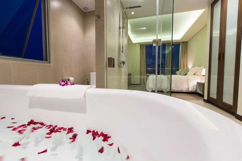 Aparthotel A La Carte Da Nang Beach
