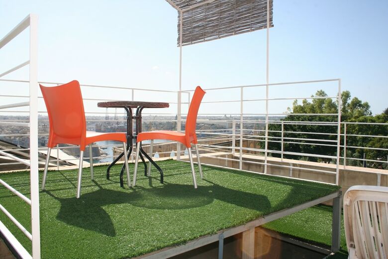Apartamentos Barrakka Suites