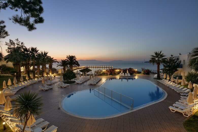 Le Bleu Hotel & Resort