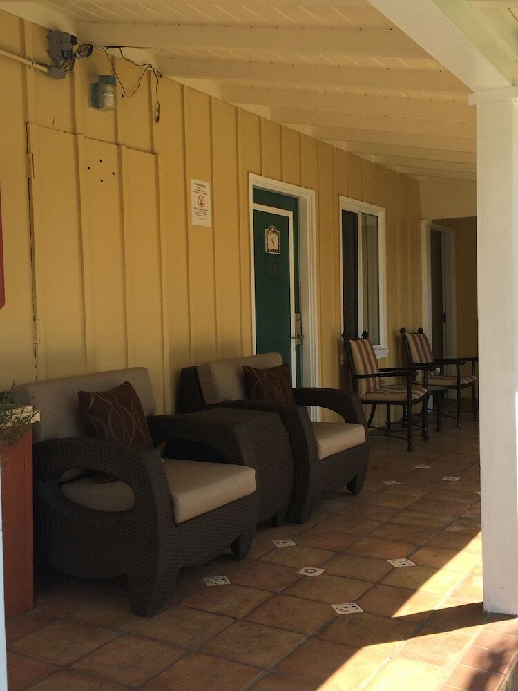 Motel Oasis Inn & Suites