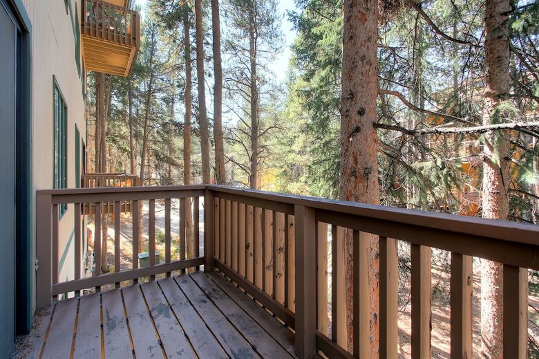 Lances West By Ski Country Resorts