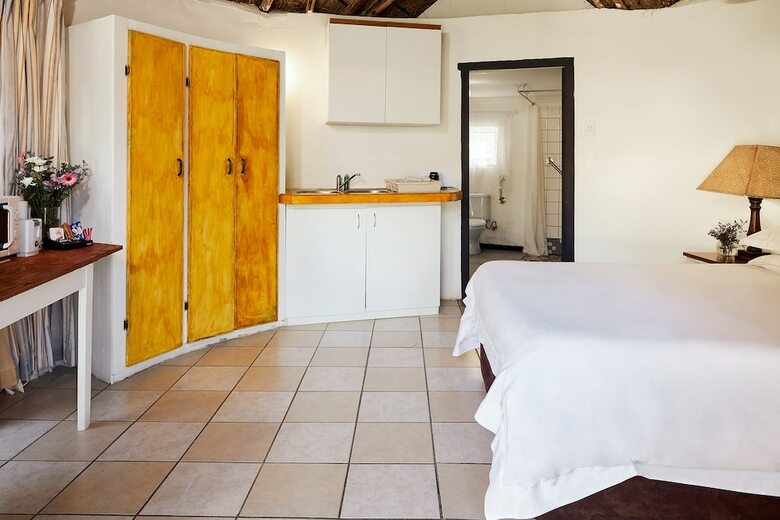 Posada First Group Hole In The Wall