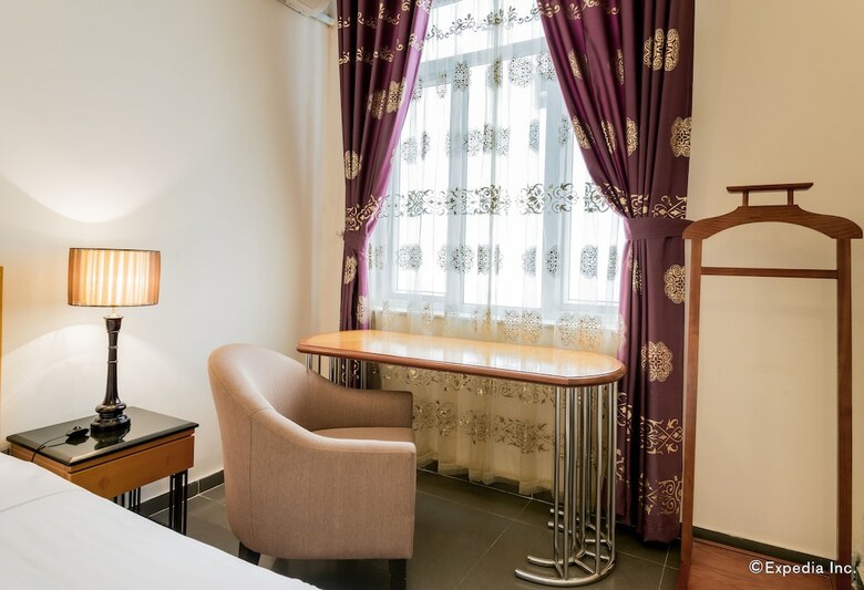 Golden Sun Villa Hotel