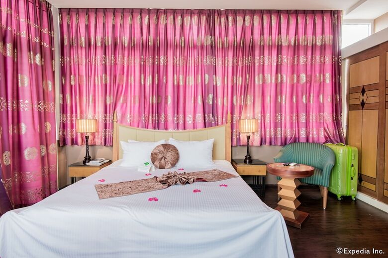 Golden Sun Villa Hotel