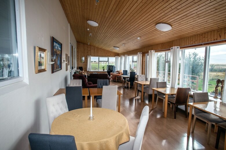 Hotel Guesthouse Hv�t�
