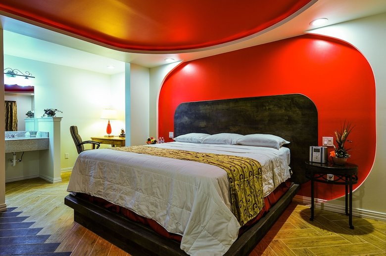 Hotel Romantic Inn & Suites