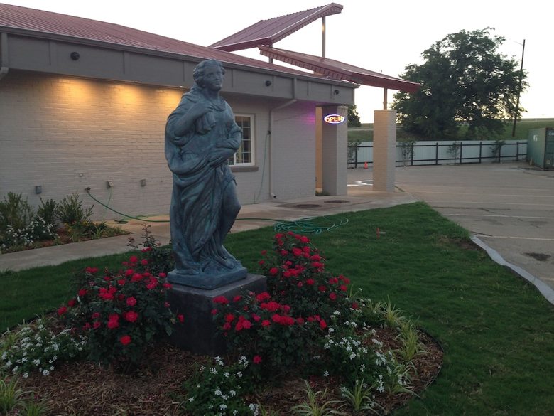 Hotel Romantic Inn & Suites