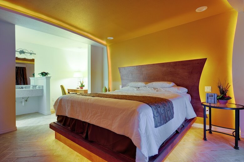Hotel Romantic Inn & Suites