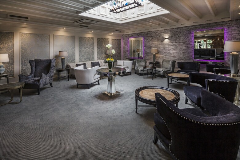 Treacys Oakwood Hotel