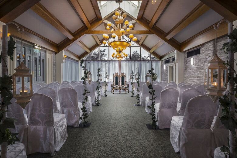 Treacys Oakwood Hotel