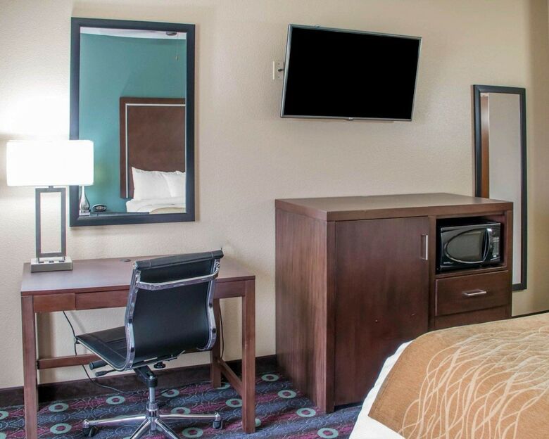 Hotel Comfort Inn & Suites