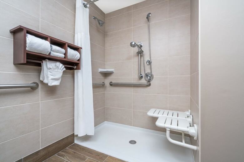 Hotel Ramada By Wyndham Minneapolis Golden Valley