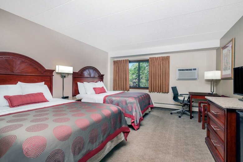 Hotel Ramada By Wyndham Minneapolis Golden Valley
