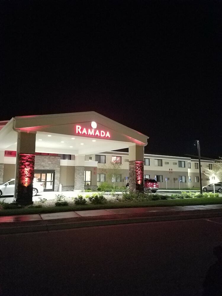 Hotel Ramada By Wyndham Minneapolis Golden Valley