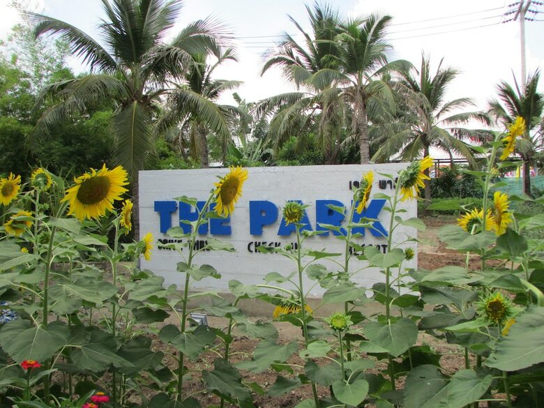 Hotel The Park Drive-thru Check-in Resort