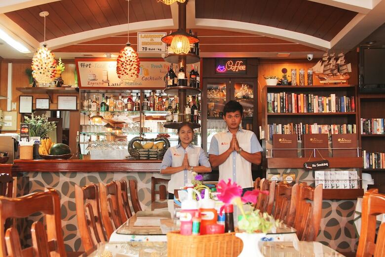 Hotel Baan Sailom Resort
