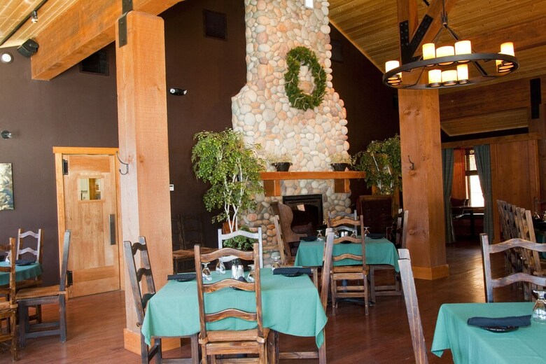Hotel Half Moon Lake Lodge