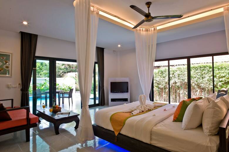 Thai Thani Pool Villa Resort