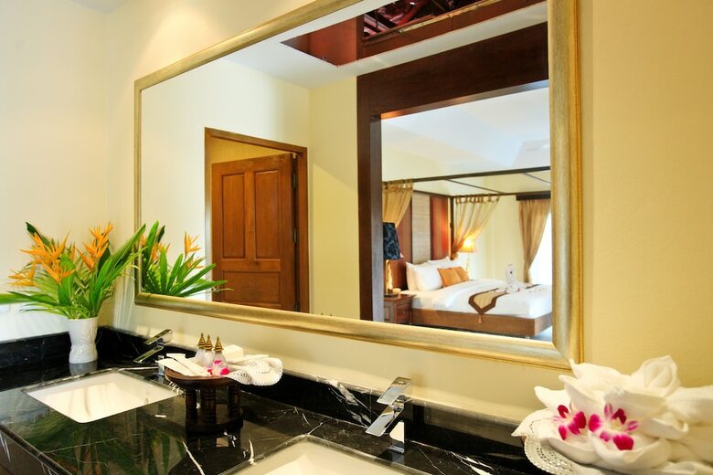 Thai Thani Pool Villa Resort