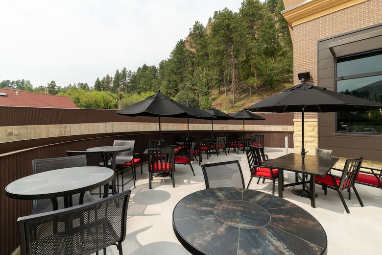 Hotel Doubletree By Hilton Deadwood At Cadillac Jack's