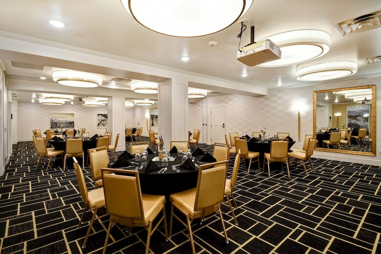 Hotel Doubletree By Hilton Deadwood At Cadillac Jack's