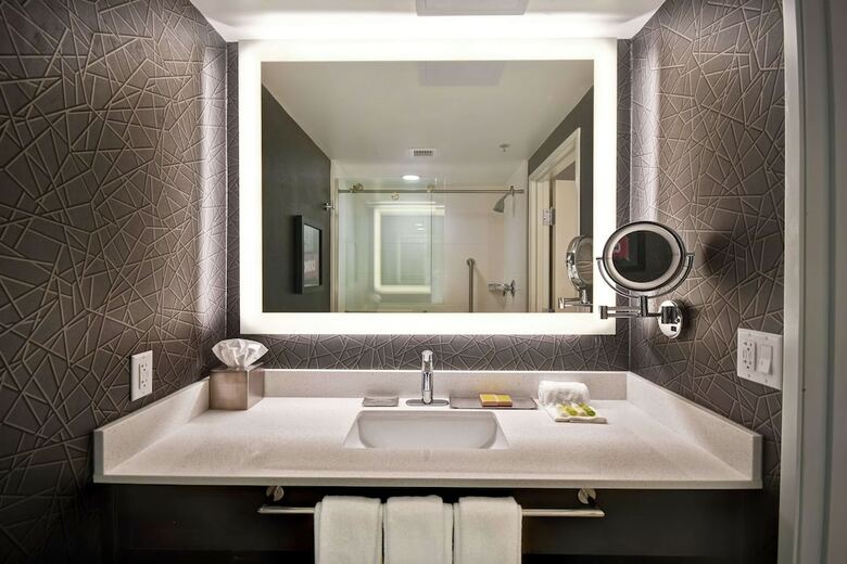 Hotel Doubletree By Hilton Deadwood At Cadillac Jack's
