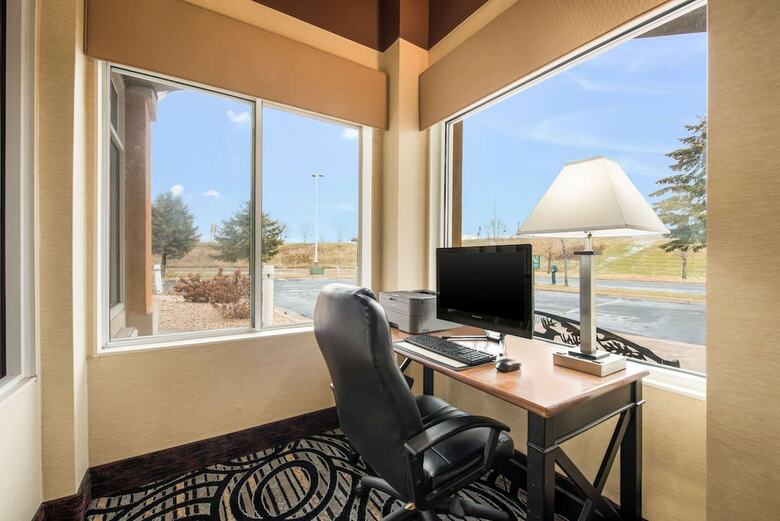 Hotel Quality Inn & Suites