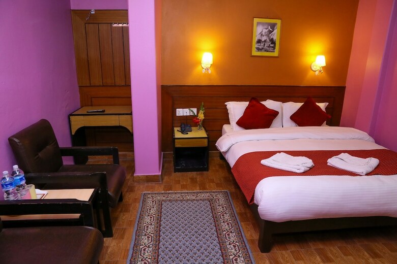 Hotel The Silver Oaks Inn