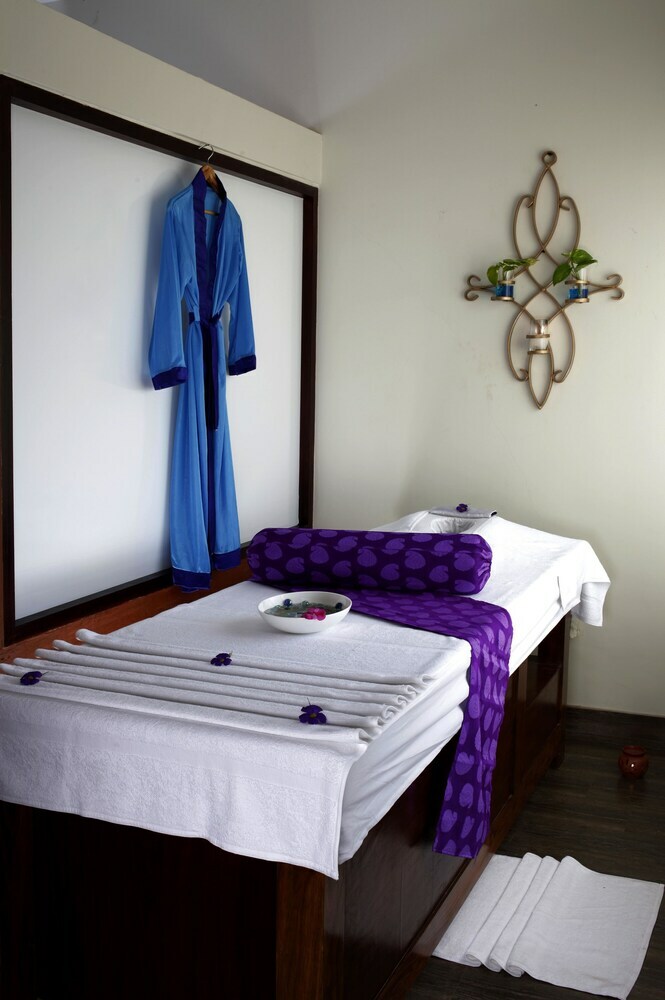 Hotel The Wave Water Front Luxury Resort & Spa