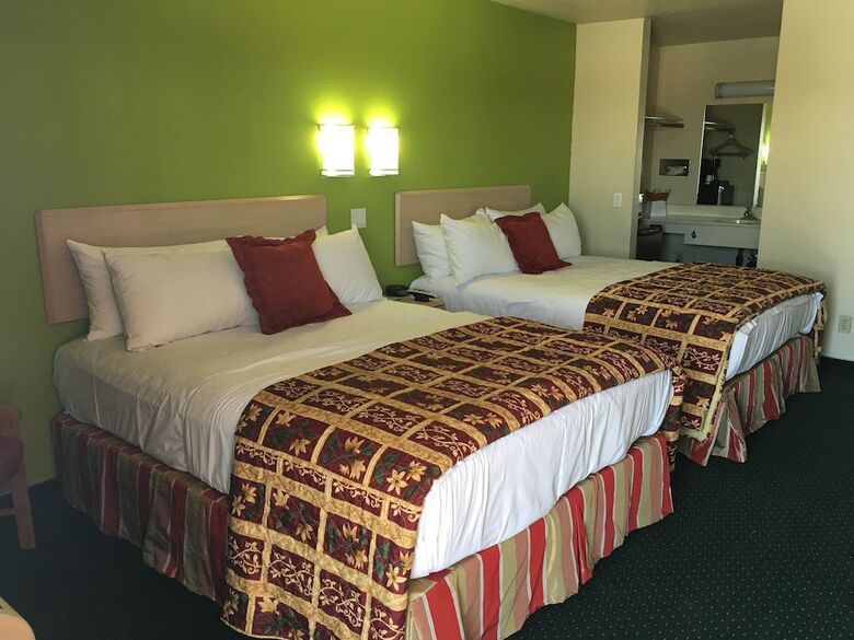 Motel California Inn & Suites