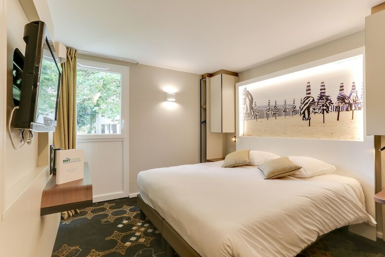 Brit Hotel Caen Nord - M�morial