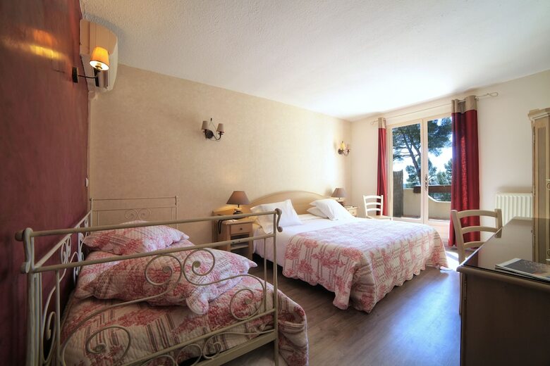 Hotel Authentic By Balladins Le Mas Des Ecureuils