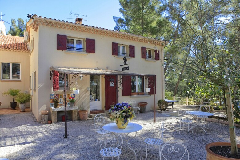 Hotel Authentic By Balladins Le Mas Des Ecureuils