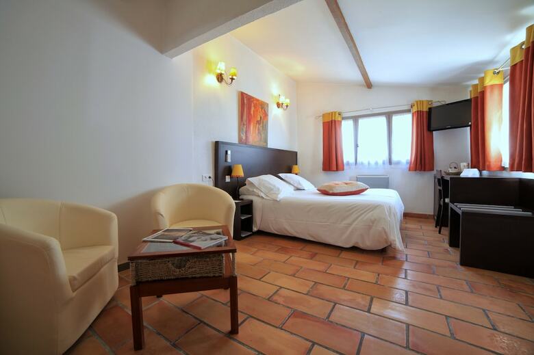 Hotel Authentic By Balladins Le Mas Des Ecureuils