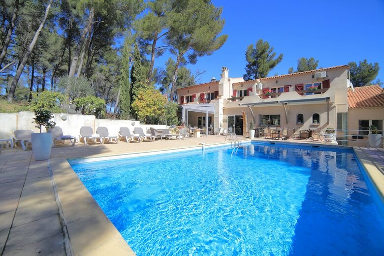 Hotel Authentic By Balladins Le Mas Des Ecureuils