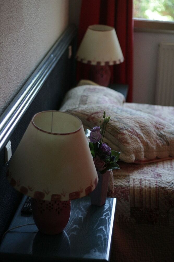Hotel Authentic By Balladins Le Mas Des Ecureuils